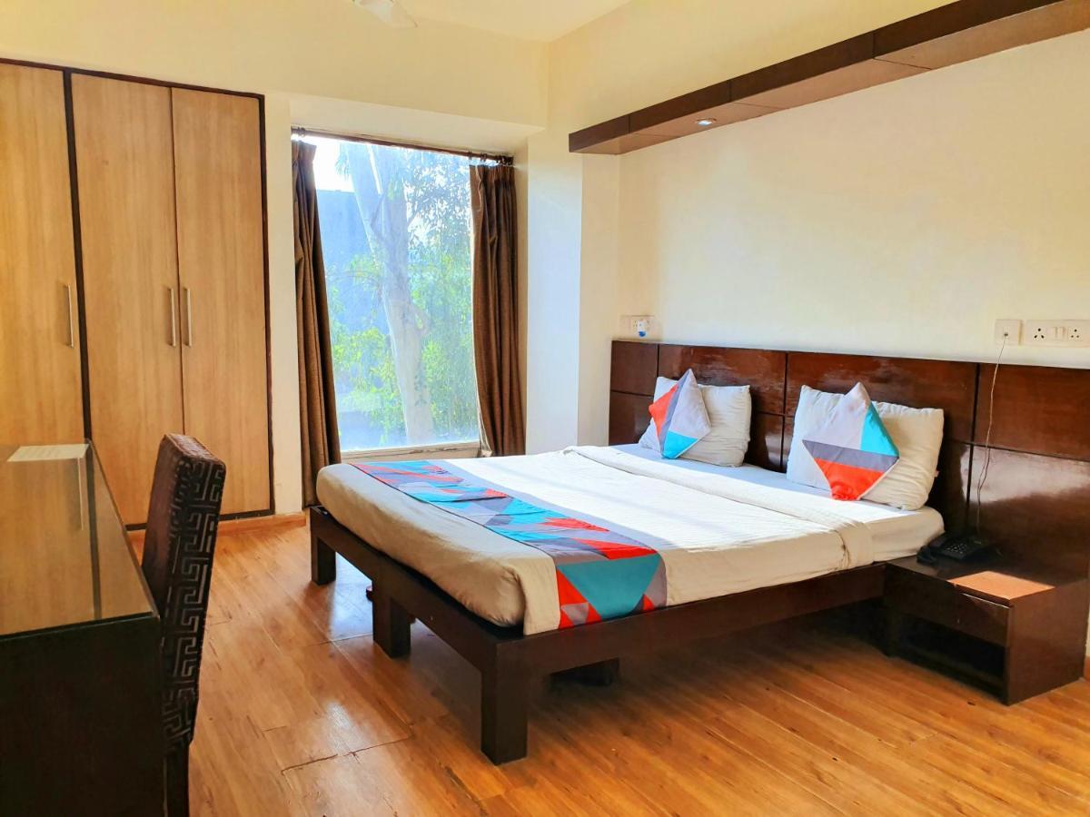 Hotel Merriment Alpha Νόιντα Εξωτερικό φωτογραφία